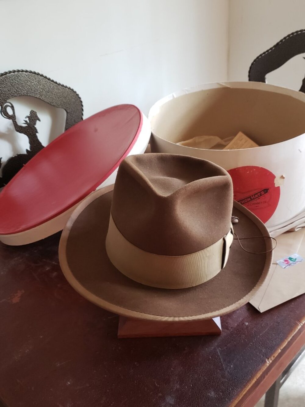 VINTAGE FEDORA  MARATHON HAT